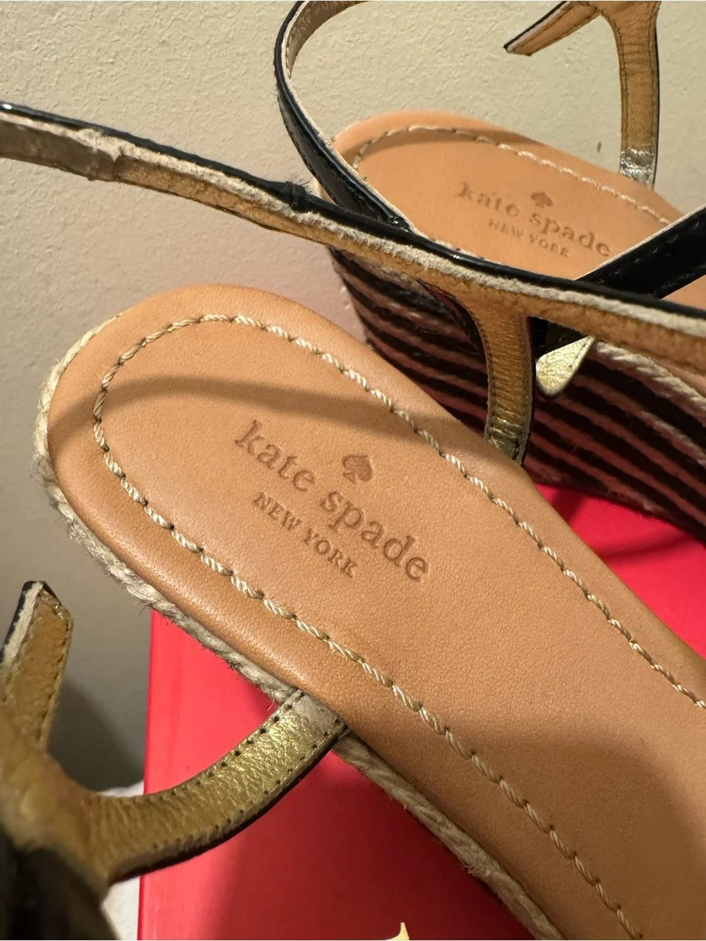 Vintage 2011 Kate Spade Darling Flower Wedge Espadrille Sandals Black Patent EUC